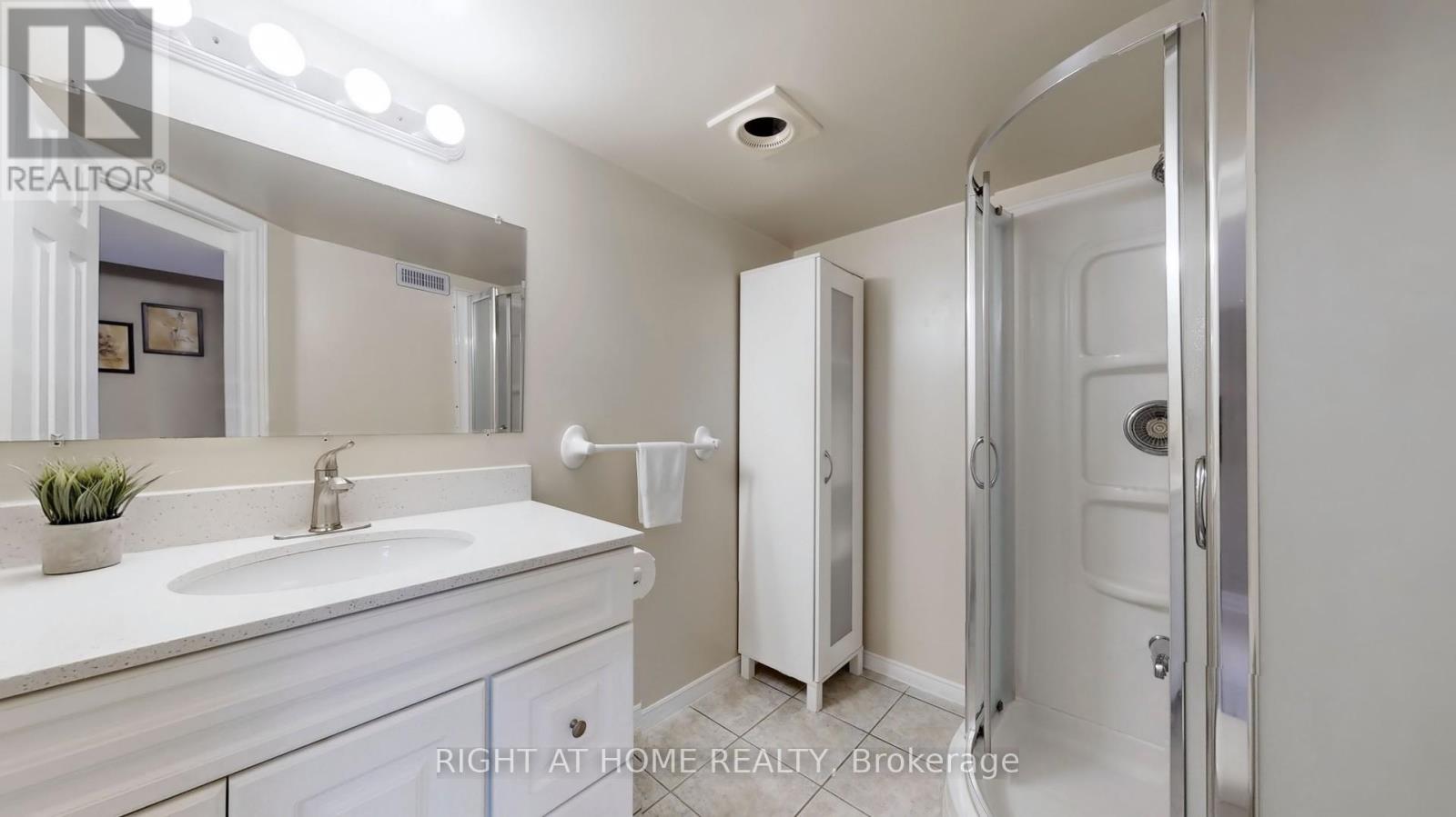 102 Mullis Crescent, Brampton, Ontario  L6Y 4T1 - Photo 37 - W12334754