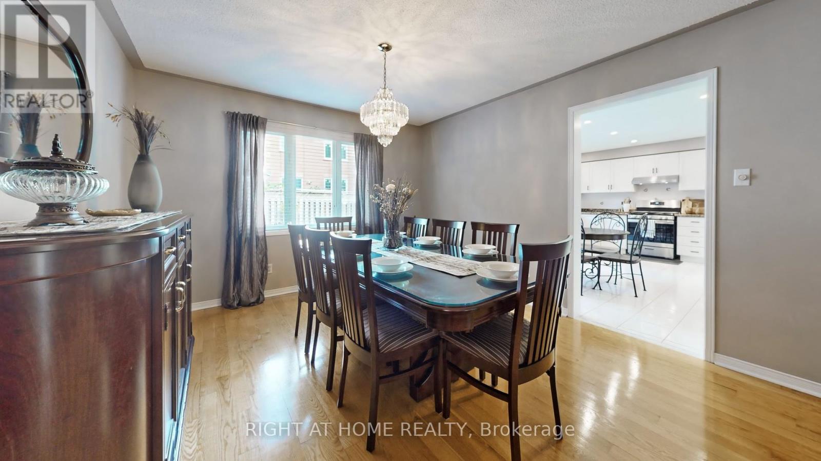 102 Mullis Crescent, Brampton, Ontario  L6Y 4T1 - Photo 8 - W12334754