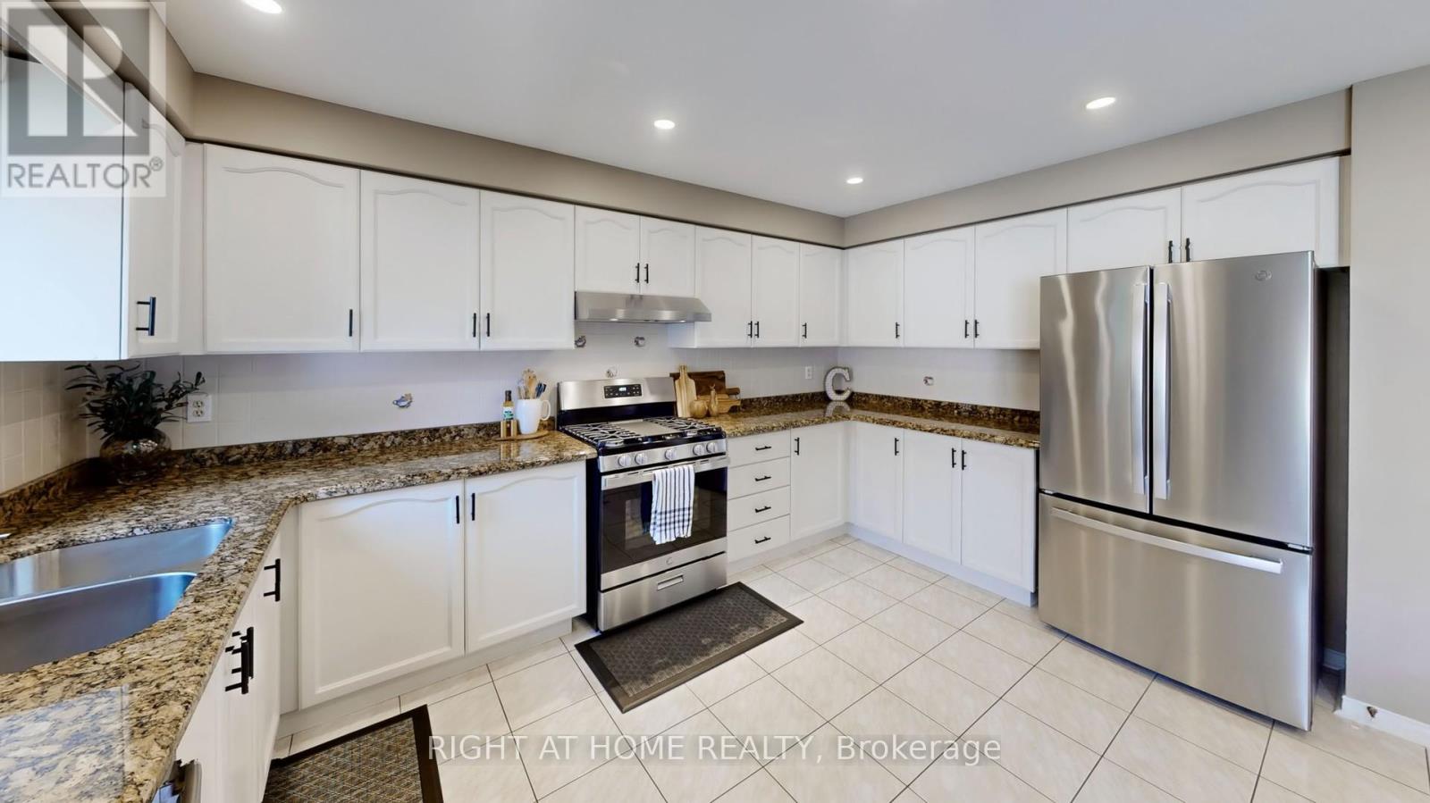 102 Mullis Crescent, Brampton, Ontario  L6Y 4T1 - Photo 14 - W12334754