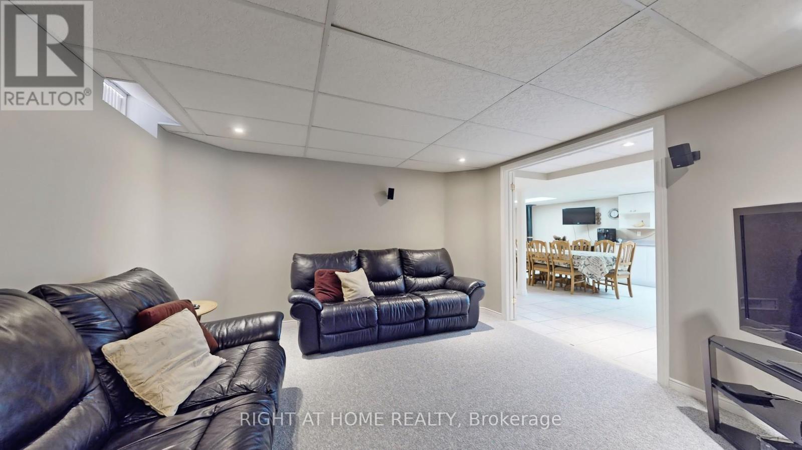 102 Mullis Crescent, Brampton, Ontario  L6Y 4T1 - Photo 36 - W12334754