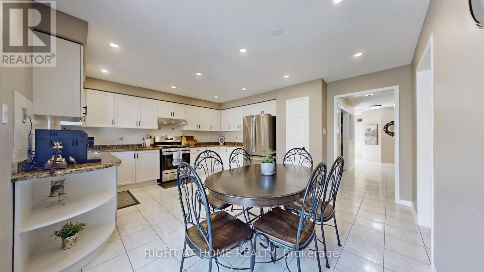 102 Mullis Crescent, Brampton, Ontario  L6Y 4T1 - Photo 11 - W12334754