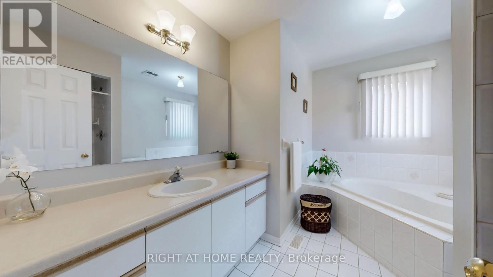 102 Mullis Crescent, Brampton, Ontario  L6Y 4T1 - Photo 24 - W12334754