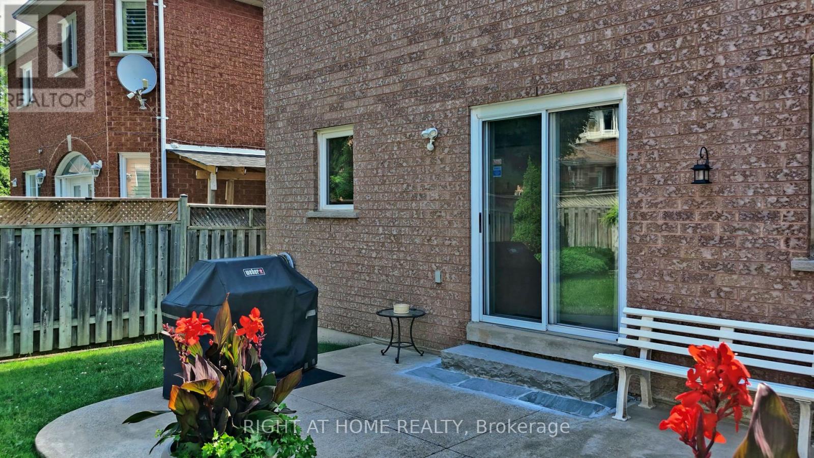 102 Mullis Crescent, Brampton, Ontario  L6Y 4T1 - Photo 41 - W12334754