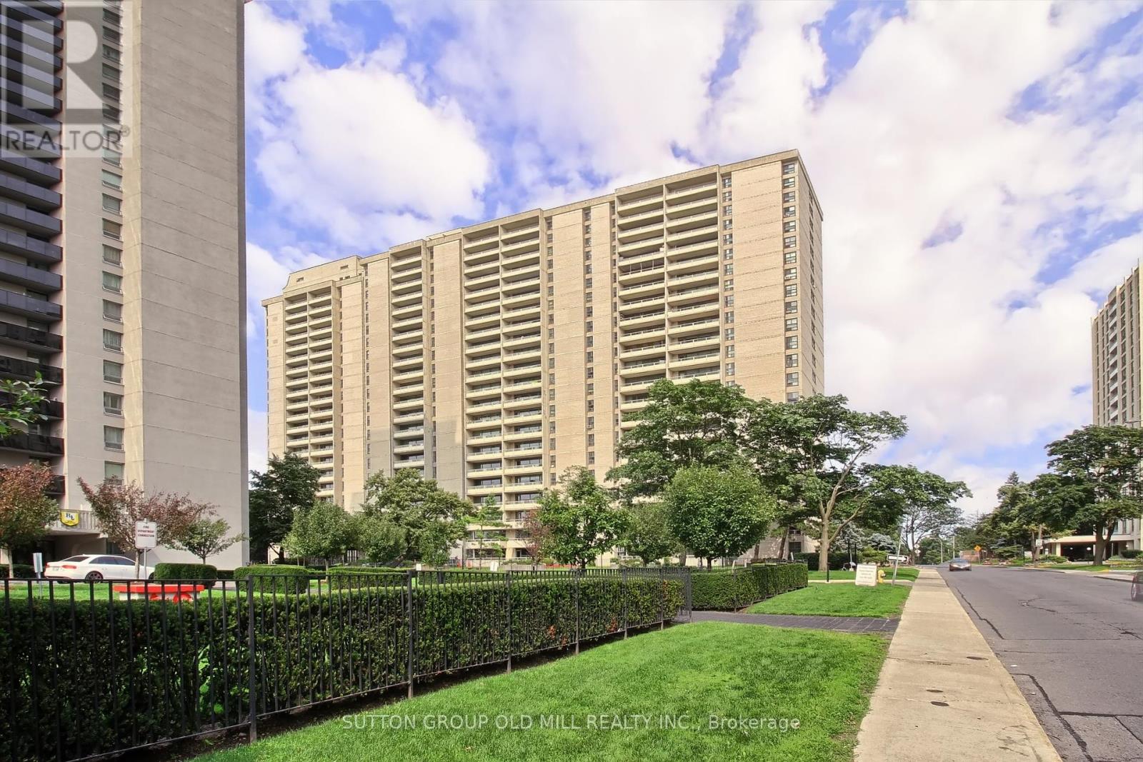 1701 - 360 Ridelle Avenue, Toronto, Ontario  M6B 1K1 - Photo 2 - W12360116