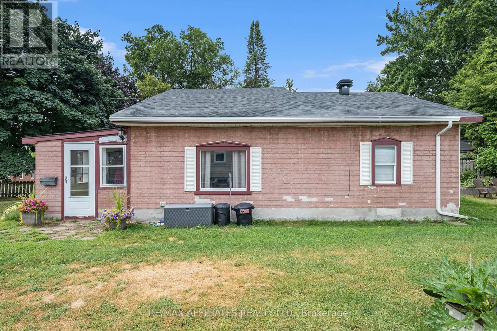 Property at 28 5TH STREET image 2