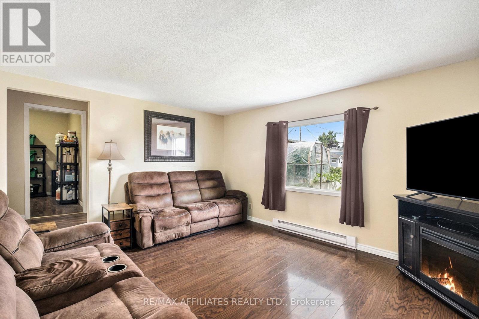 28 5th Street, Smiths Falls, Ontario  K7A 3K2 - Photo 6 - X12360193