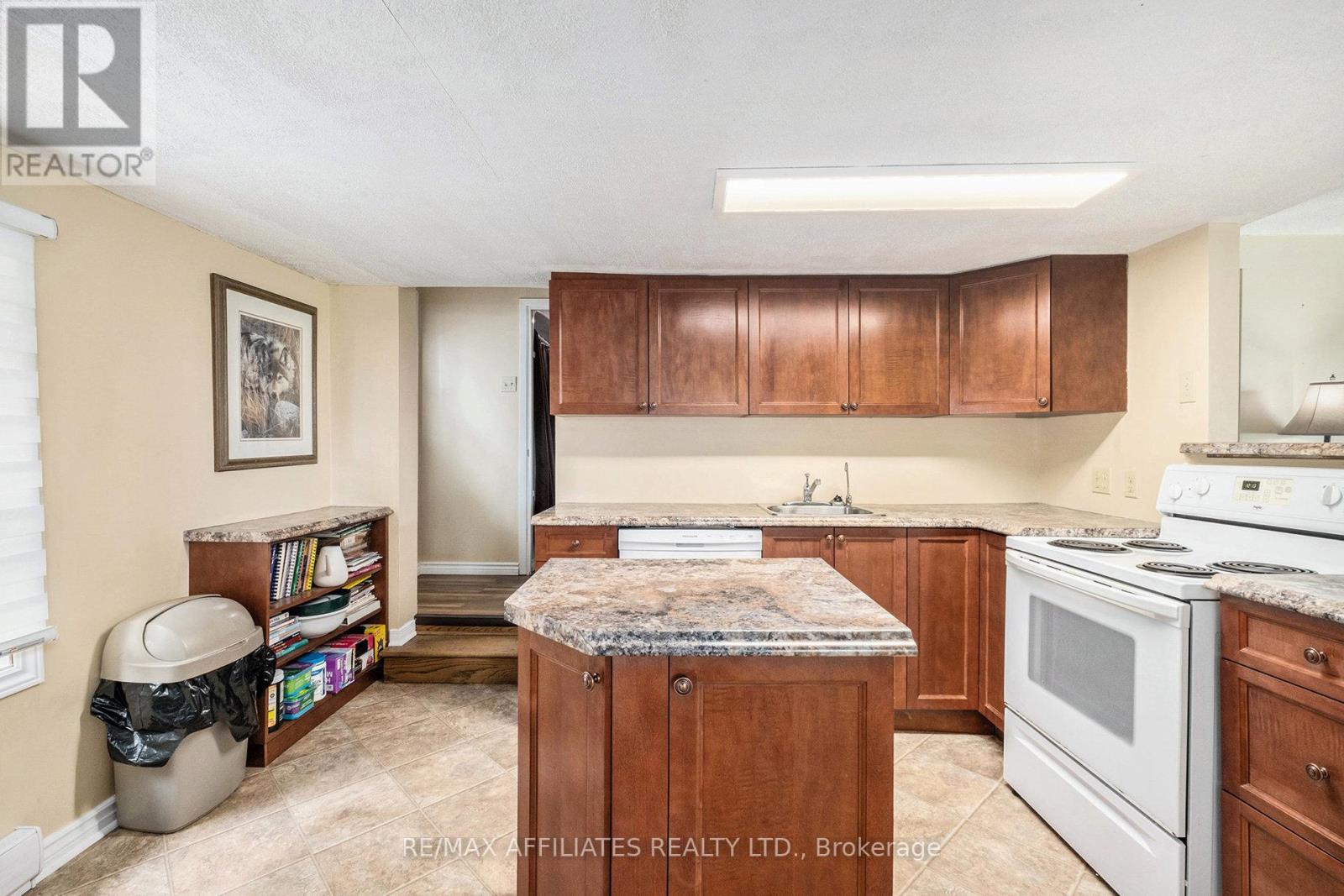 28 5th Street, Smiths Falls, Ontario  K7A 3K2 - Photo 7 - X12360193