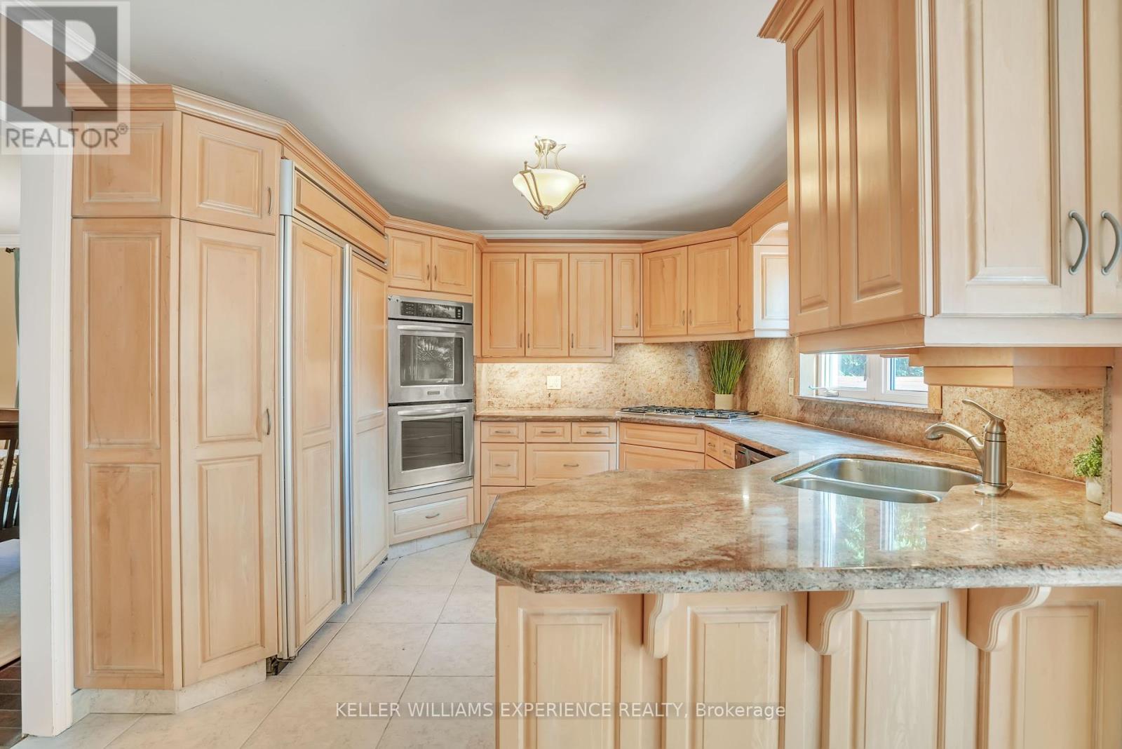 43 Waterhouse Way, Richmond Hill, Ontario  L4C 9H5 - Photo 7 - N12222553