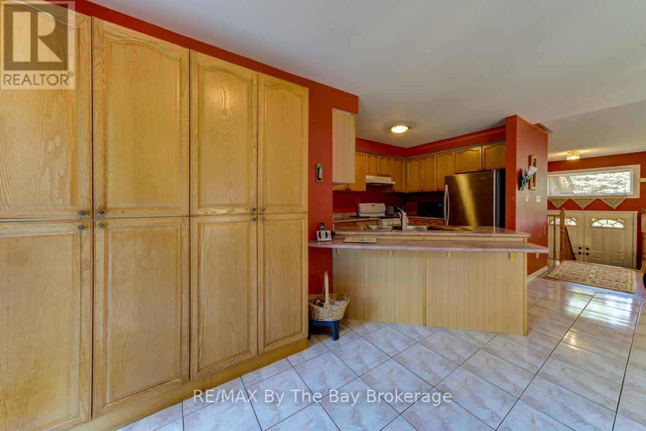 26 Timberland Crescent, Wasaga Beach, Ontario  L9Z 1G7 - Photo 19 - S12360156