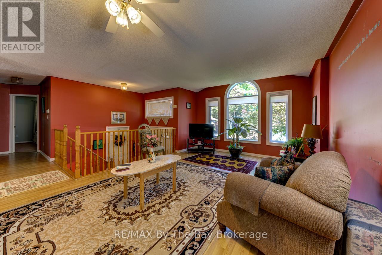 26 Timberland Crescent, Wasaga Beach, Ontario  L9Z 1G7 - Photo 6 - S12360156