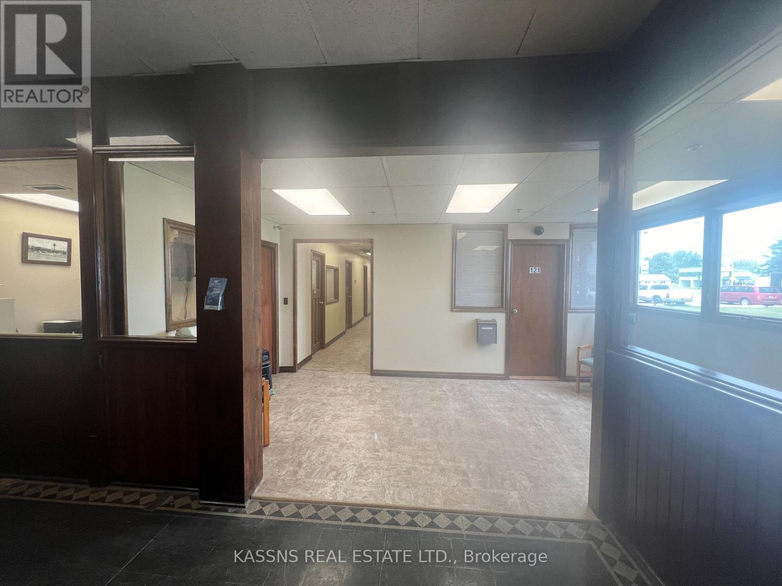 37 Mill Street W, Chatham-Kent, Ontario  N7M 2R3 - Photo 4 - X12360112