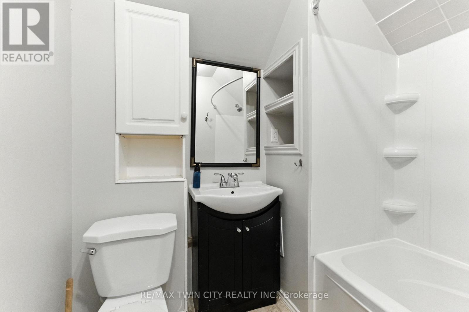 39 Allenby Avenue, Brantford, Ontario  N3S 1R1 - Photo 30 - X12360134