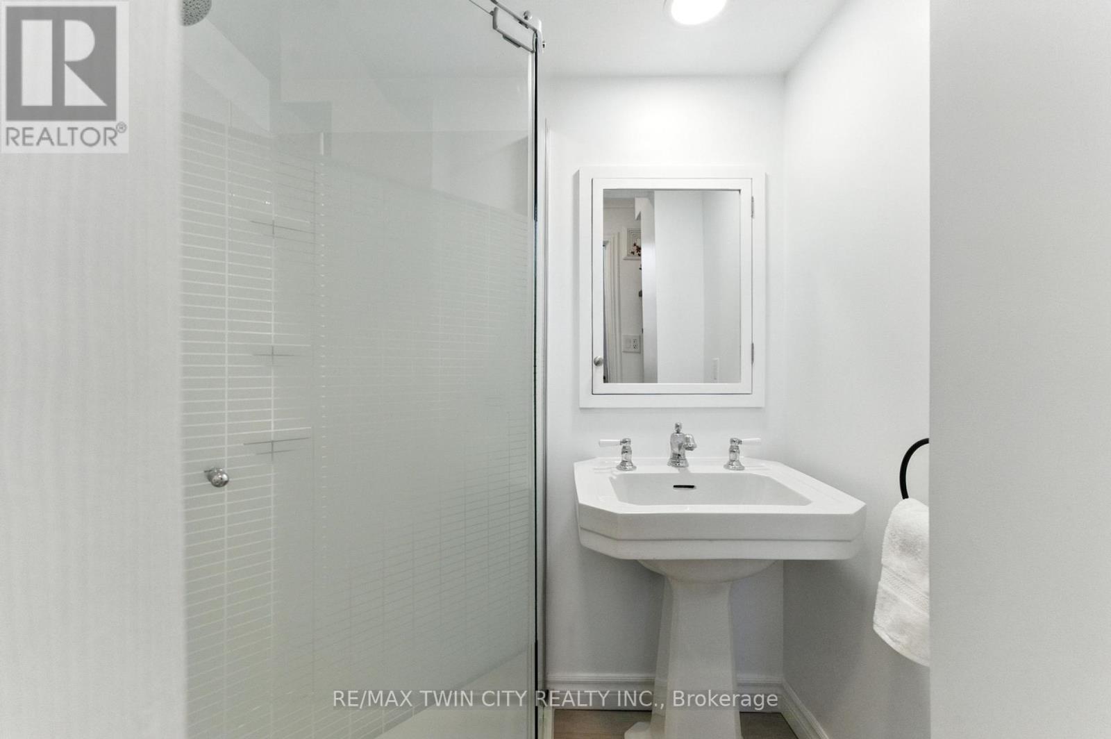 39 Allenby Avenue, Brantford, Ontario  N3S 1R1 - Photo 9 - X12360134