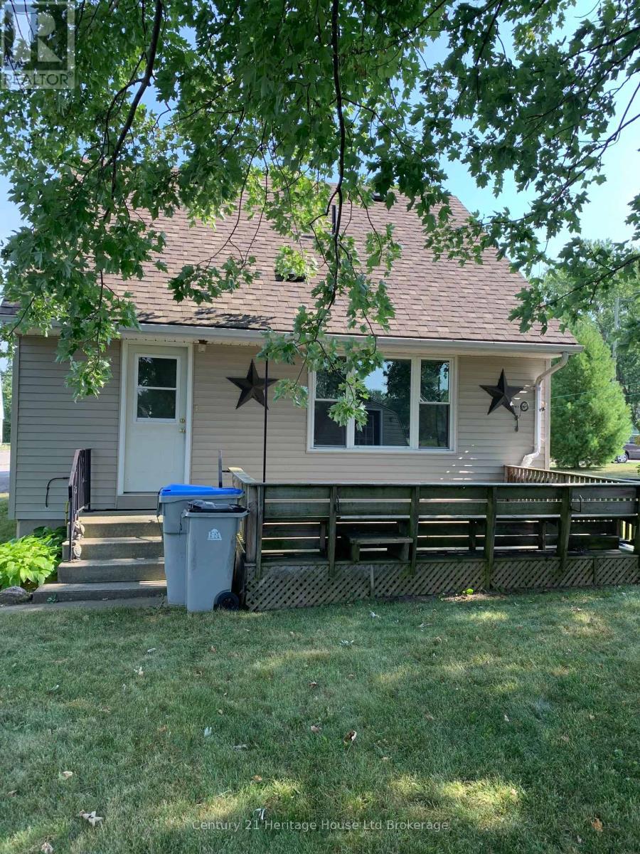 225 Algonquin Drive, South Huron, Ontario  N0M 1Y0 - Photo 2 - X12360235