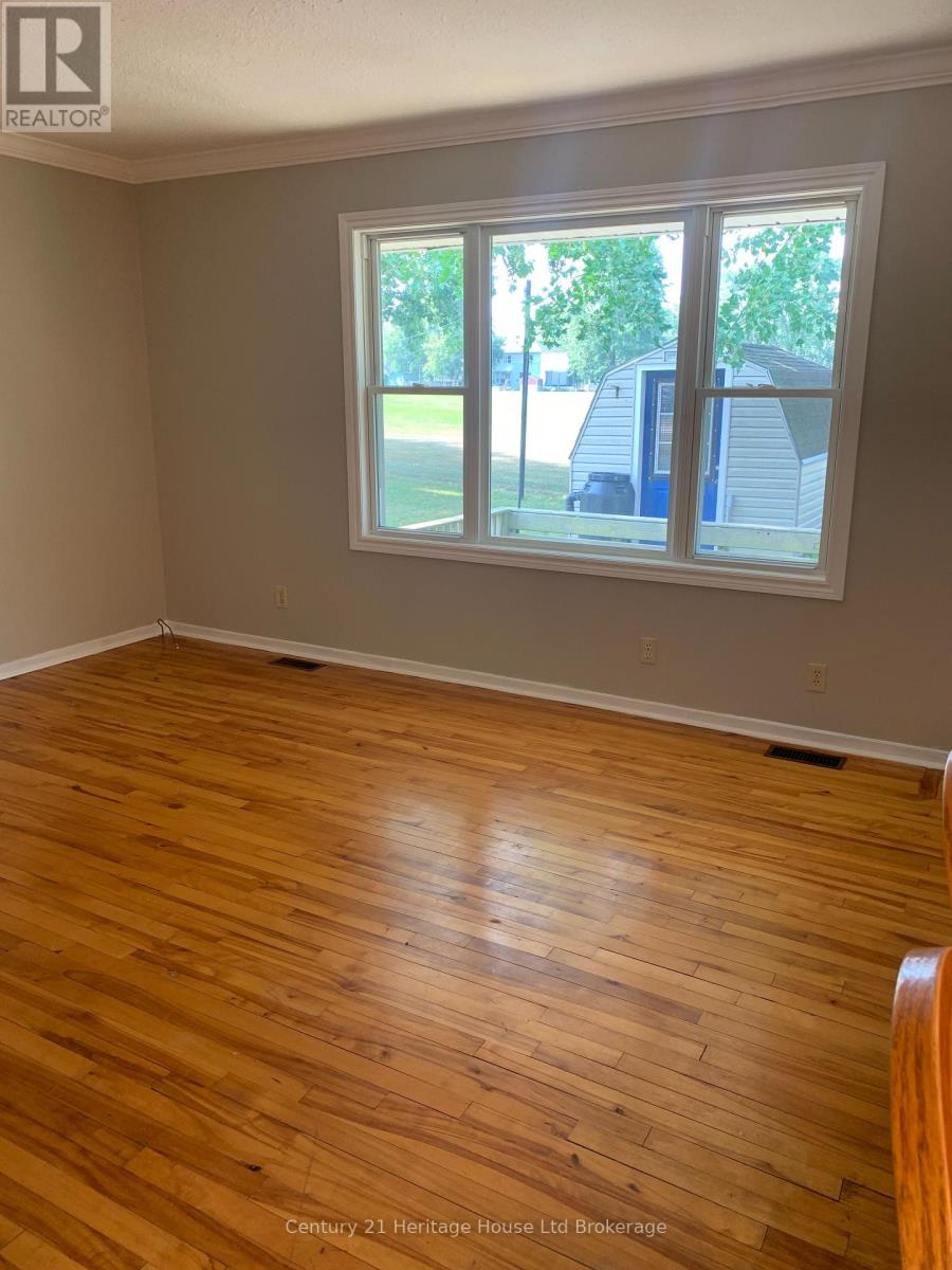 225 Algonquin Drive, South Huron, Ontario  N0M 1Y0 - Photo 3 - X12360235