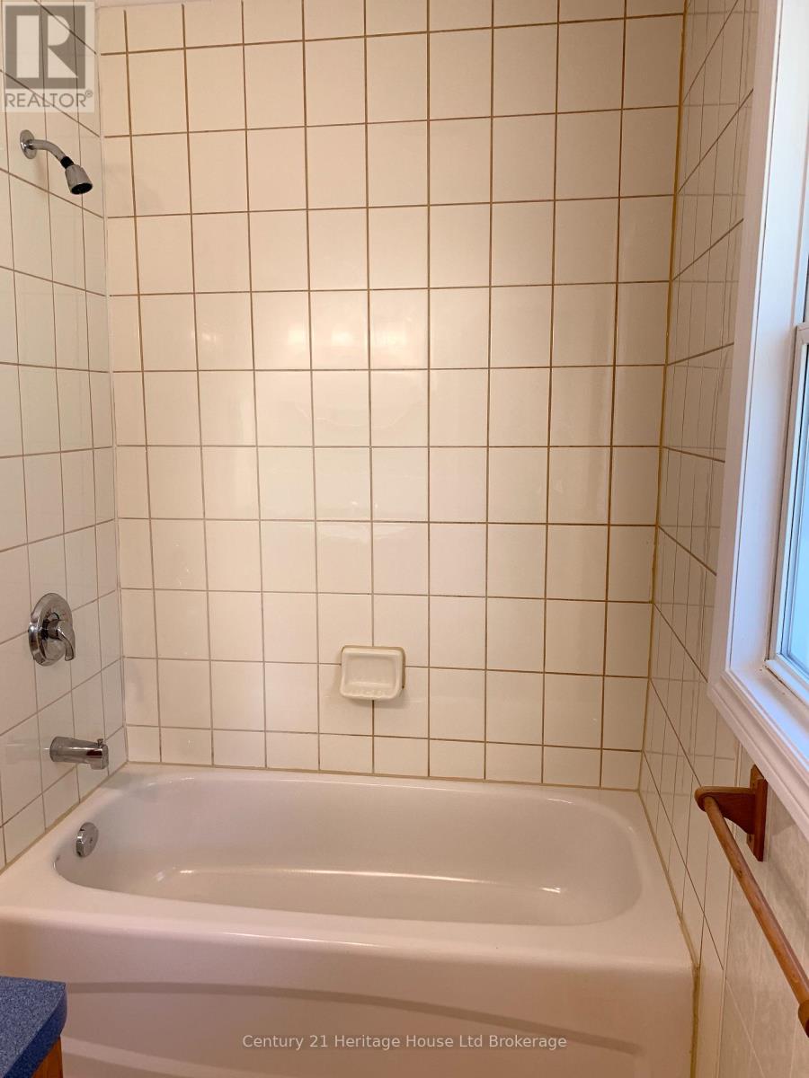225 Algonquin Drive, South Huron, Ontario  N0M 1Y0 - Photo 7 - X12360235