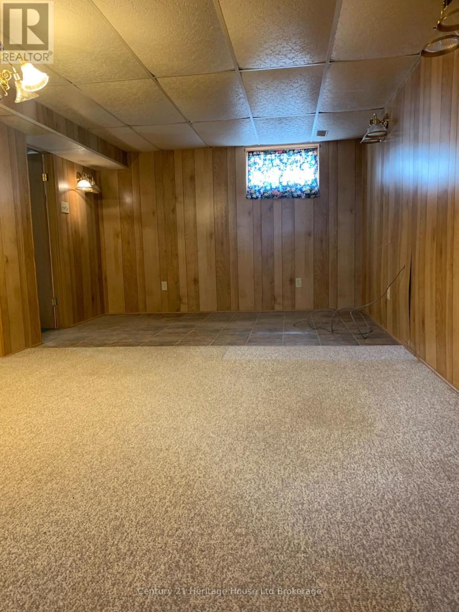 225 Algonquin Drive, South Huron, Ontario  N0M 1Y0 - Photo 9 - X12360235