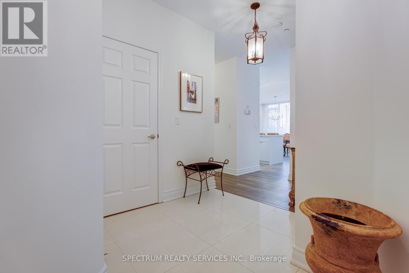 205 - 980 Yonge Street, Toronto, Ontario  M4W 3V8 - Photo 6 - C12360196