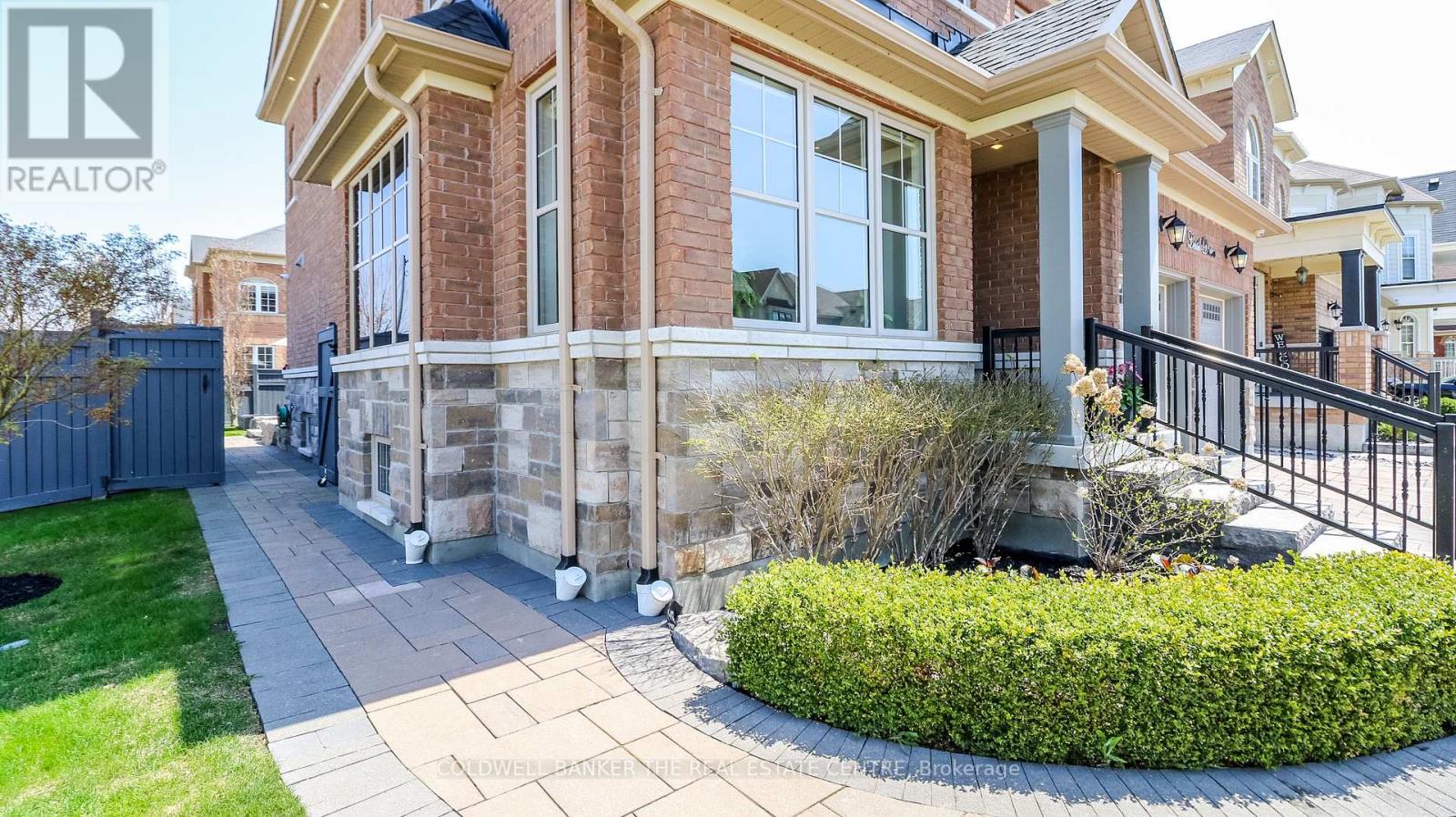 59 Leith Drive, Bradford West Gwillimbury (Bradford), Ontario  L3Z 0V6 - Photo 2 - N12360150