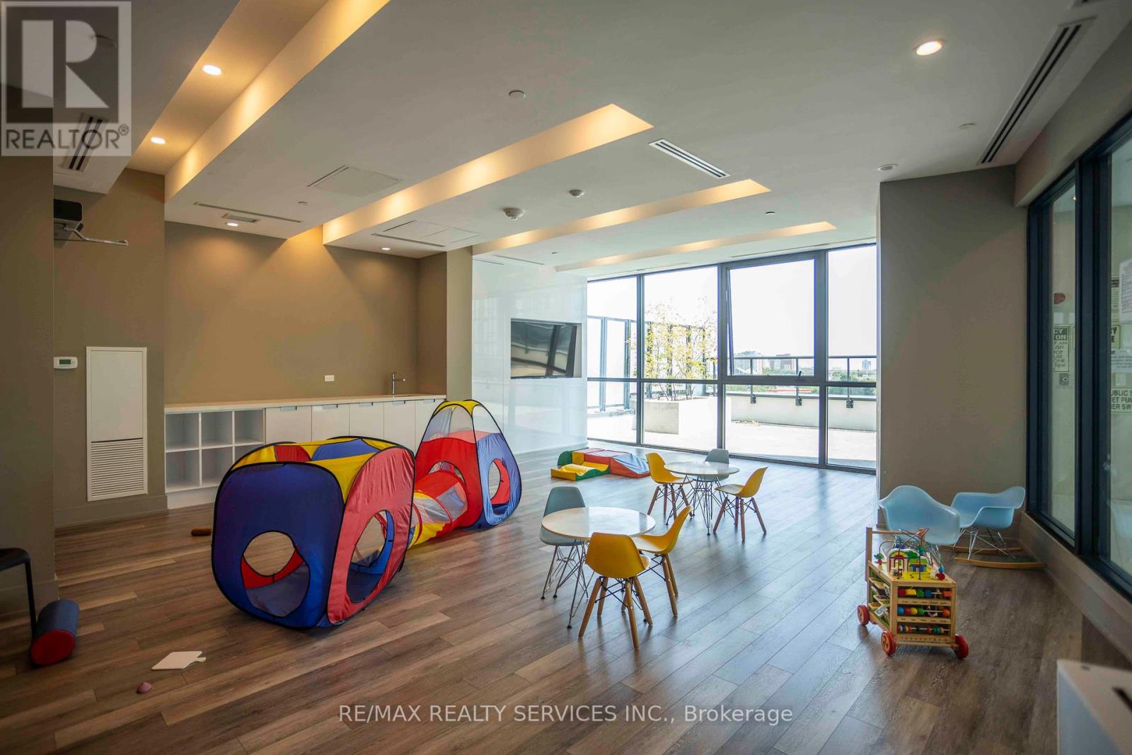 918 - 35 Watergarden Drive W, Mississauga, Ontario  L5R 0G8 - Photo 29 - W12360220