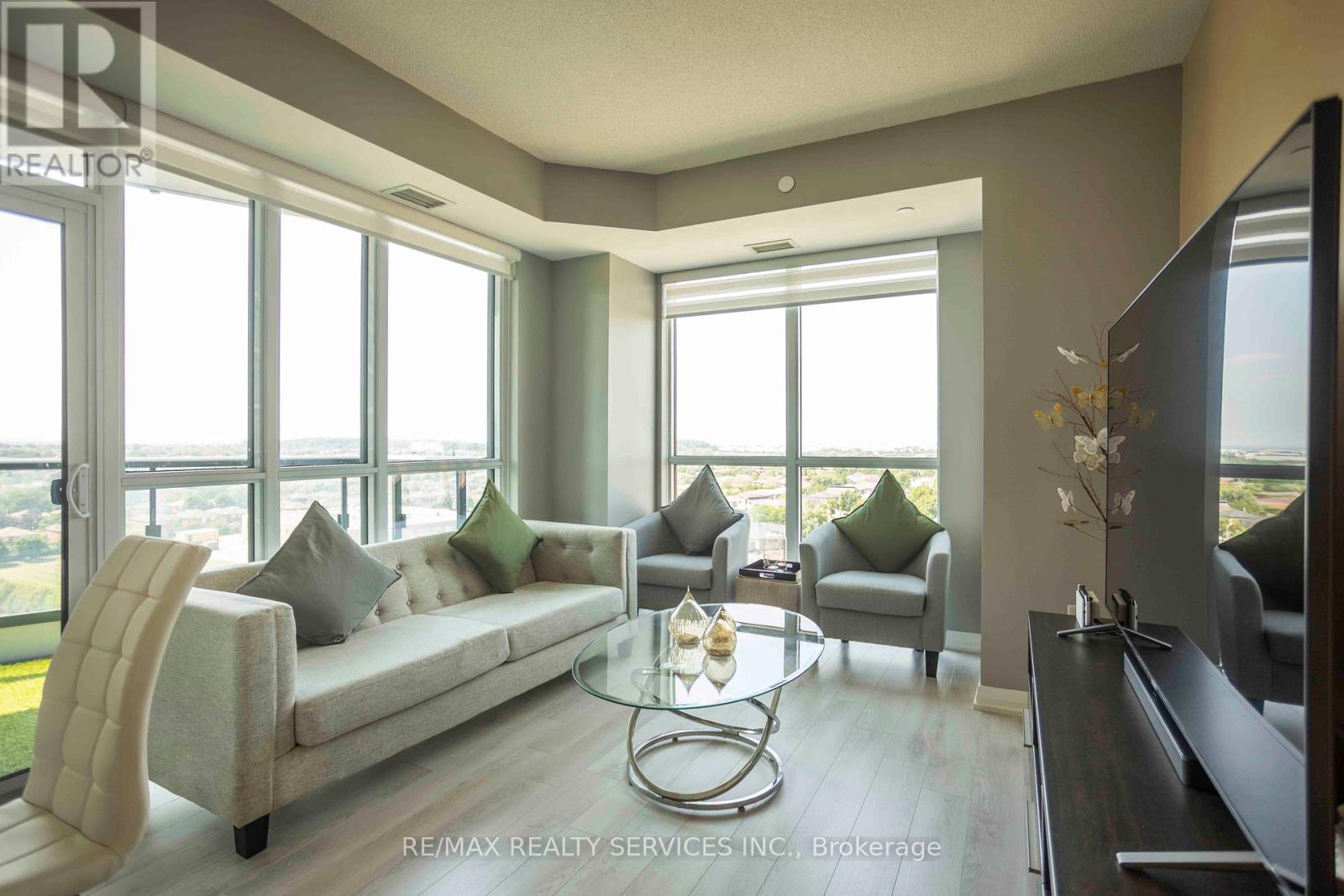 918 - 35 Watergarden Drive W, Mississauga, Ontario  L5R 0G8 - Photo 4 - W12360220