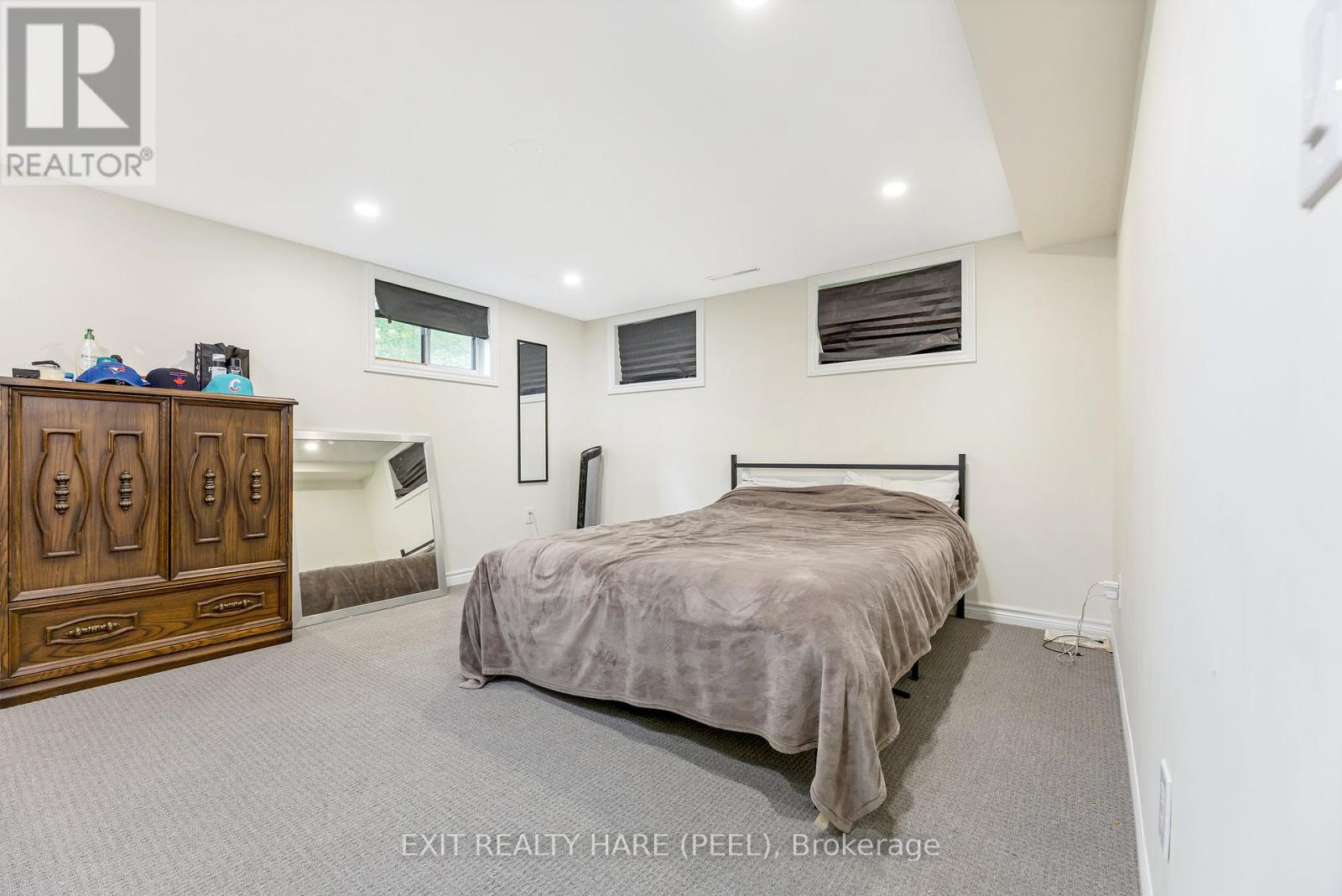 4 Moore Crescent, Brampton, Ontario  L6W 1W8 - Photo 12 - W12360226