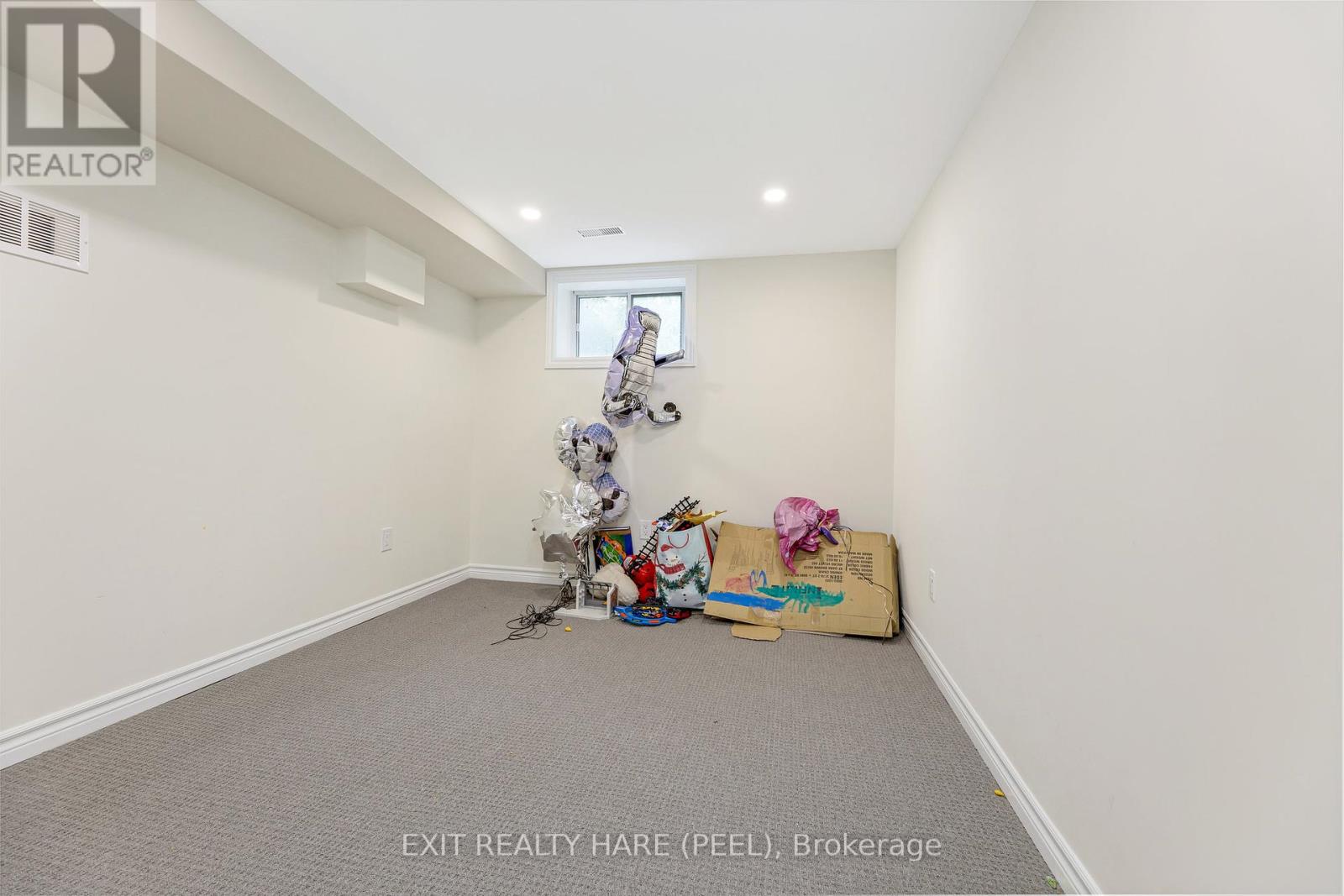 4 Moore Crescent, Brampton, Ontario  L6W 1W8 - Photo 13 - W12360226