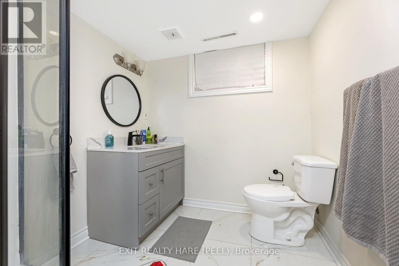 4 Moore Crescent, Brampton, Ontario  L6W 1W8 - Photo 14 - W12360226