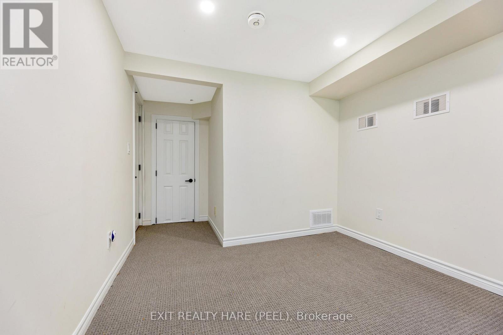 4 Moore Crescent, Brampton, Ontario  L6W 1W8 - Photo 15 - W12360226
