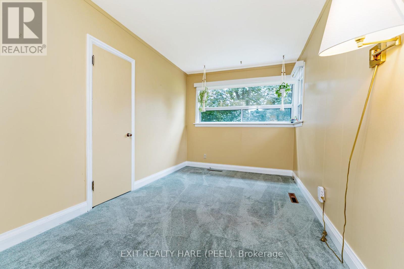 4 Moore Crescent, Brampton, Ontario  L6W 1W8 - Photo 6 - W12360226