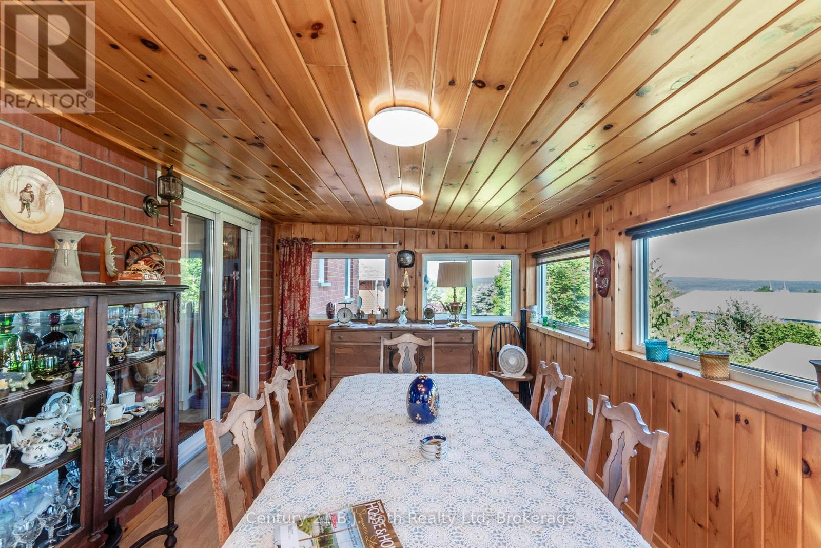 17 Charles Street, Penetanguishene, Ontario  L9M 2G6 - Photo 11 - S12360257
