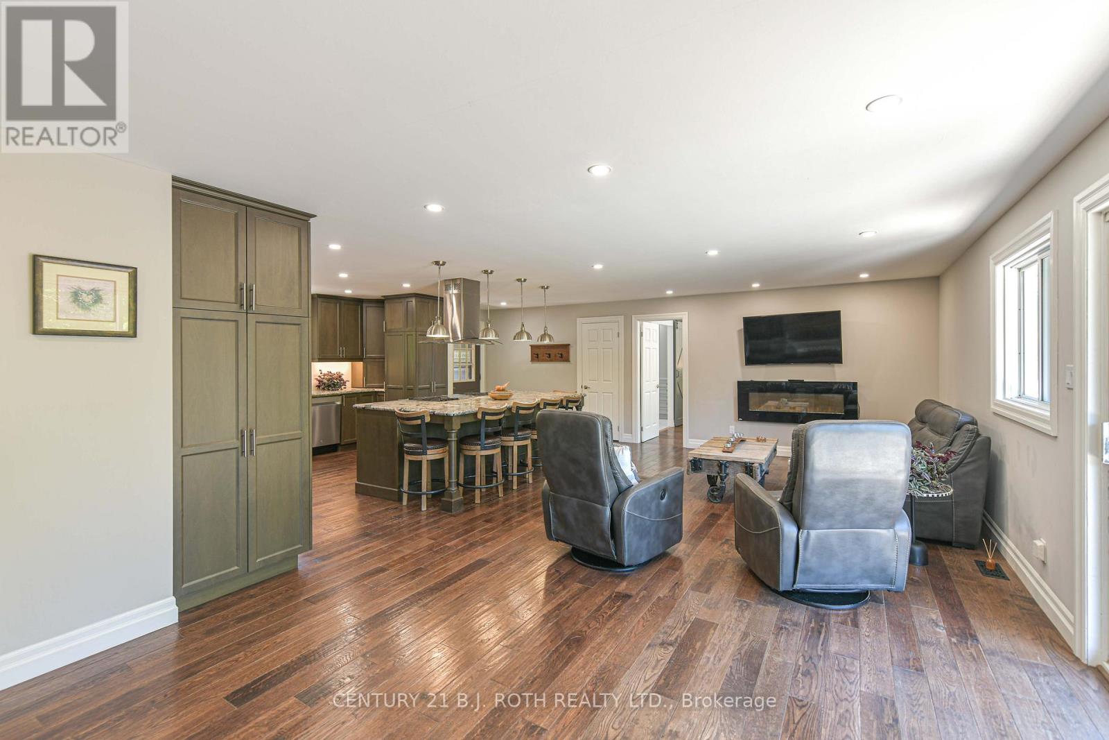 3193 Muskoka Street, Severn, Ontario  L0K 2B0 - Photo 22 - S12356341