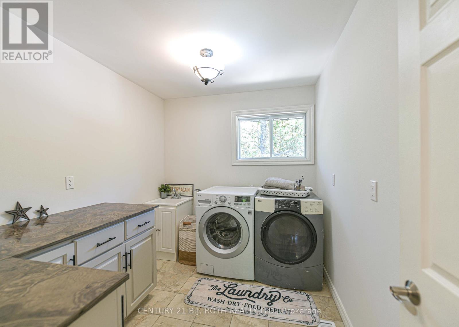 3193 Muskoka Street, Severn, Ontario  L0K 2B0 - Photo 44 - S12356341