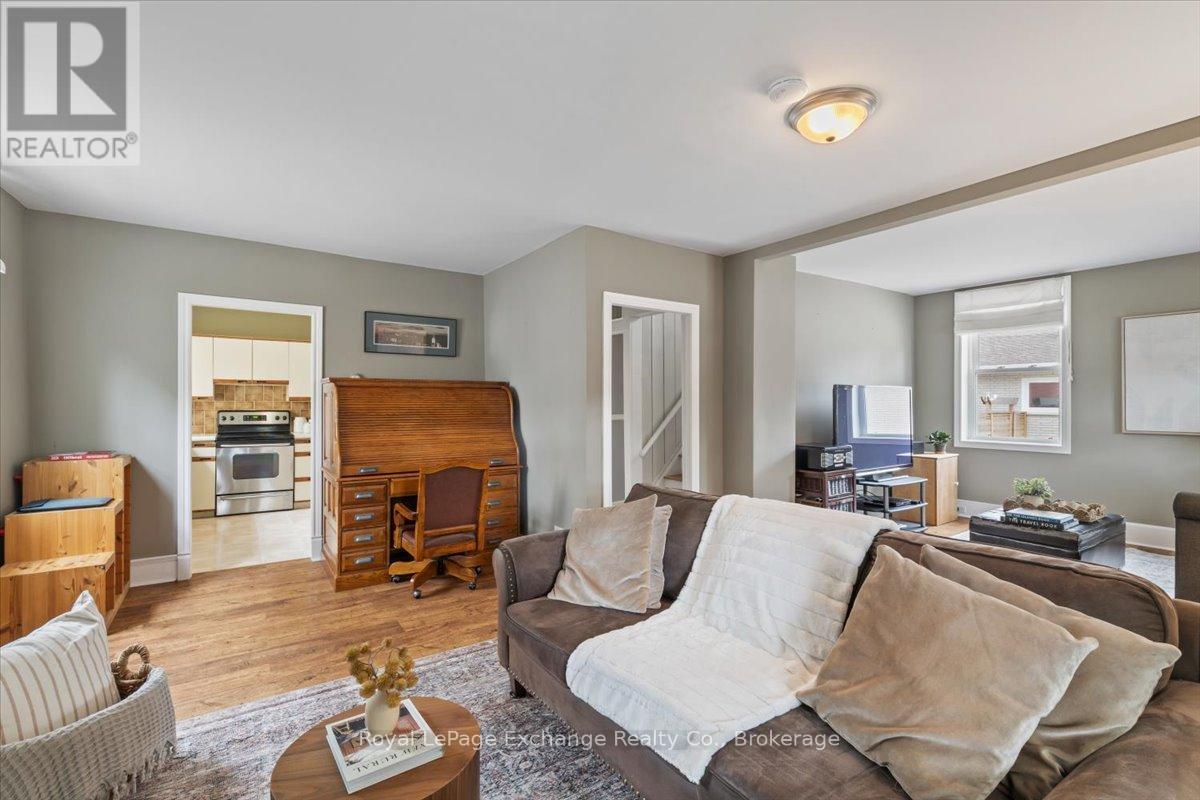 40 Grosvenor Street S, Saugeen Shores, Ontario  N0H 2L0 - Photo 16 - X12360244