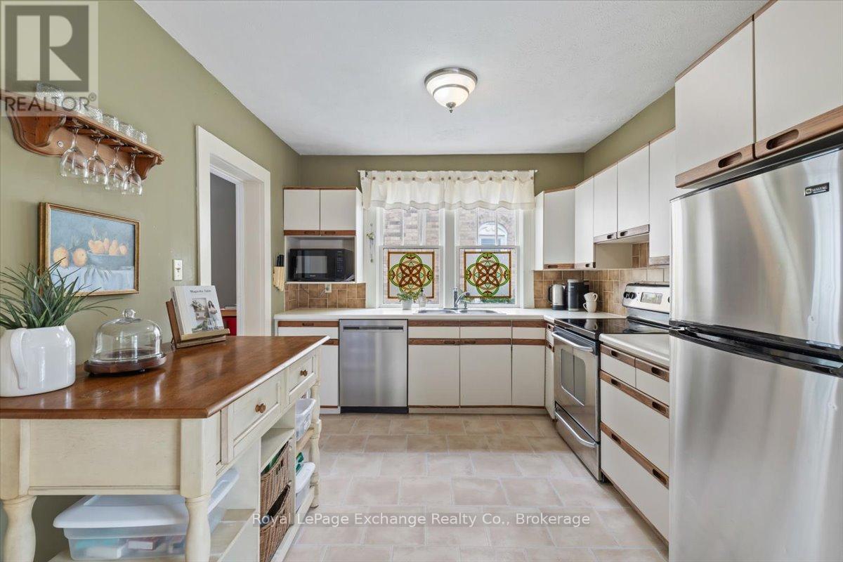 40 Grosvenor Street S, Saugeen Shores, Ontario  N0H 2L0 - Photo 19 - X12360244