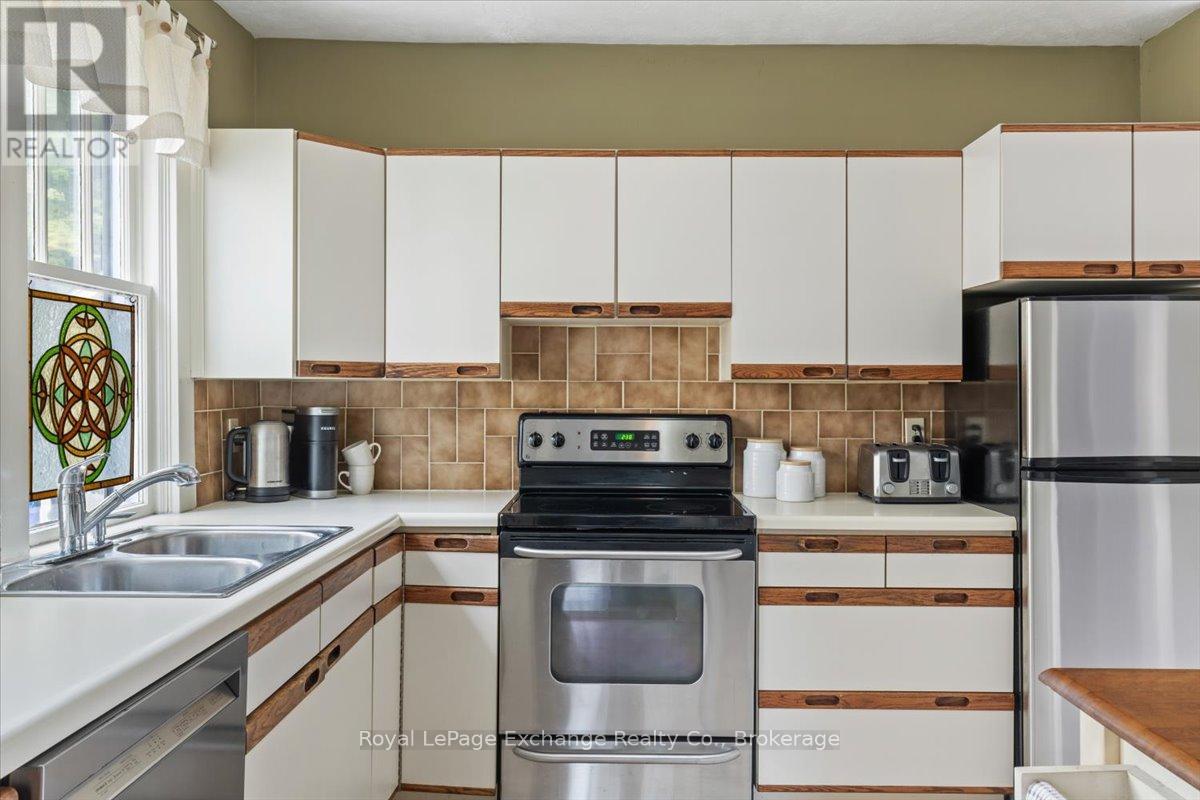 40 Grosvenor Street S, Saugeen Shores, Ontario  N0H 2L0 - Photo 20 - X12360244