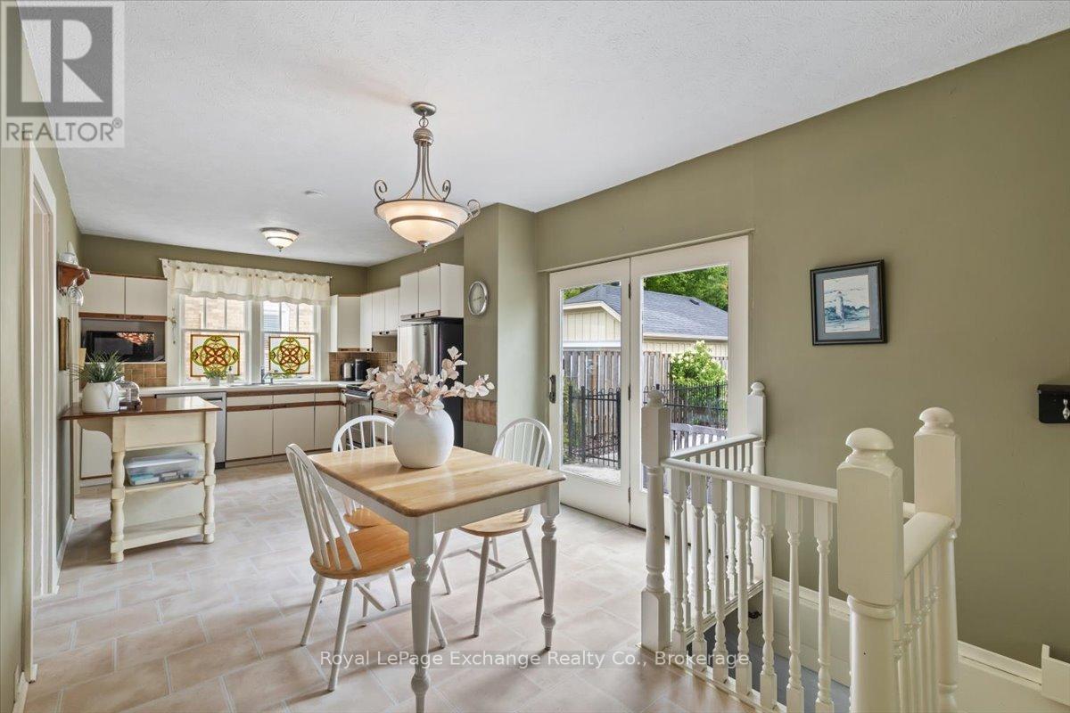 40 Grosvenor Street S, Saugeen Shores, Ontario  N0H 2L0 - Photo 21 - X12360244