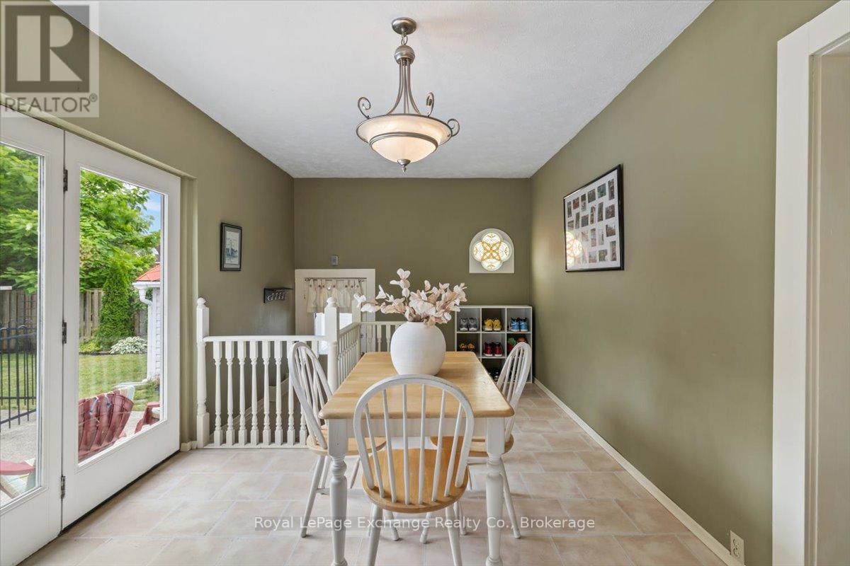 40 Grosvenor Street S, Saugeen Shores, Ontario  N0H 2L0 - Photo 22 - X12360244