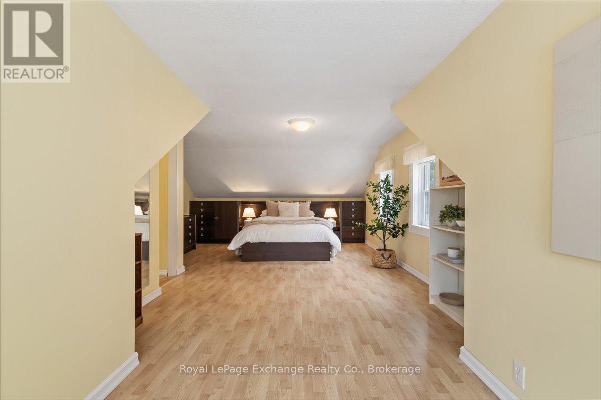 40 Grosvenor Street S, Saugeen Shores, Ontario  N0H 2L0 - Photo 27 - X12360244