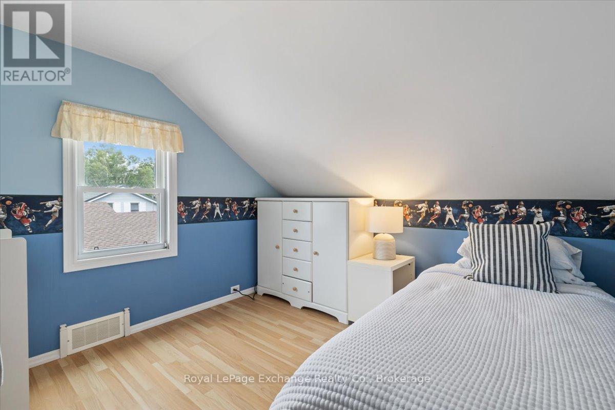 40 Grosvenor Street S, Saugeen Shores, Ontario  N0H 2L0 - Photo 29 - X12360244
