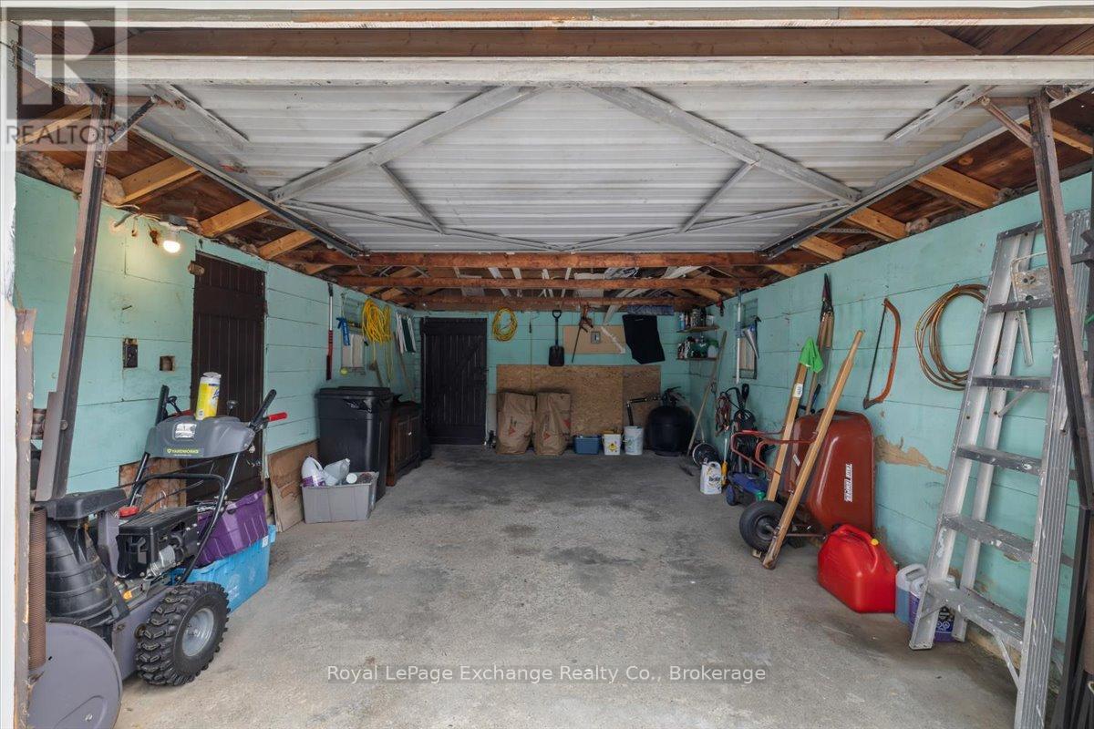 40 Grosvenor Street S, Saugeen Shores, Ontario  N0H 2L0 - Photo 31 - X12360244