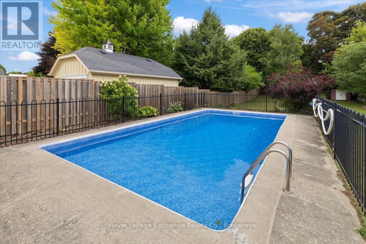 40 Grosvenor Street S, Saugeen Shores, Ontario  N0H 2L0 - Photo 36 - X12360244