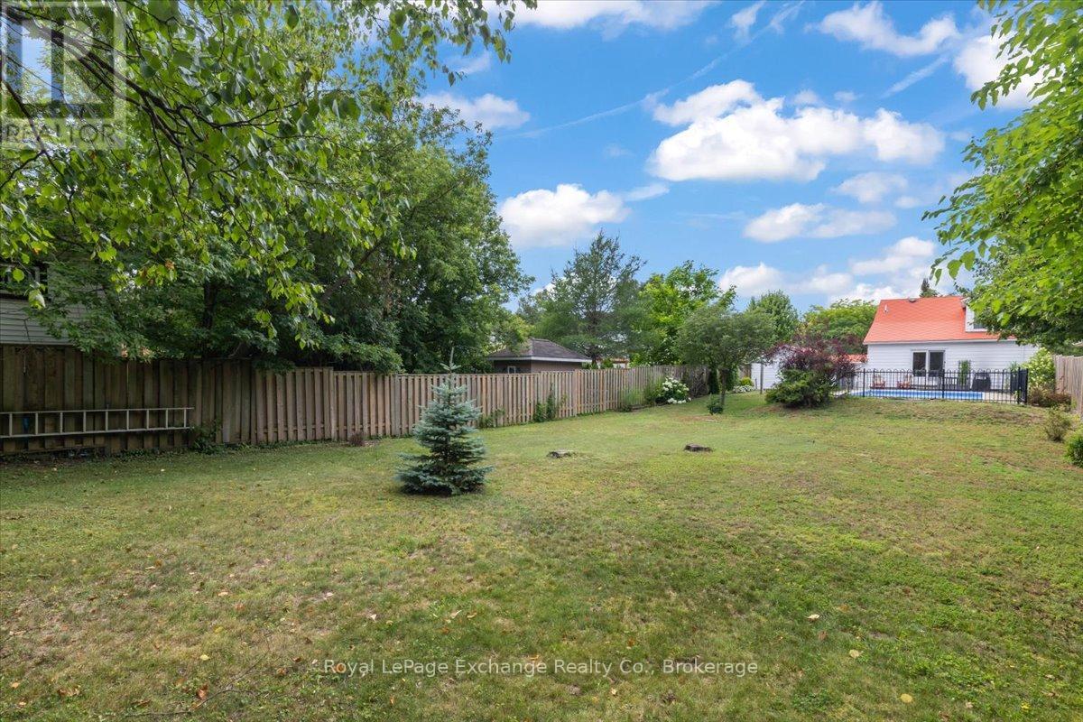 40 Grosvenor Street S, Saugeen Shores, Ontario  N0H 2L0 - Photo 37 - X12360244