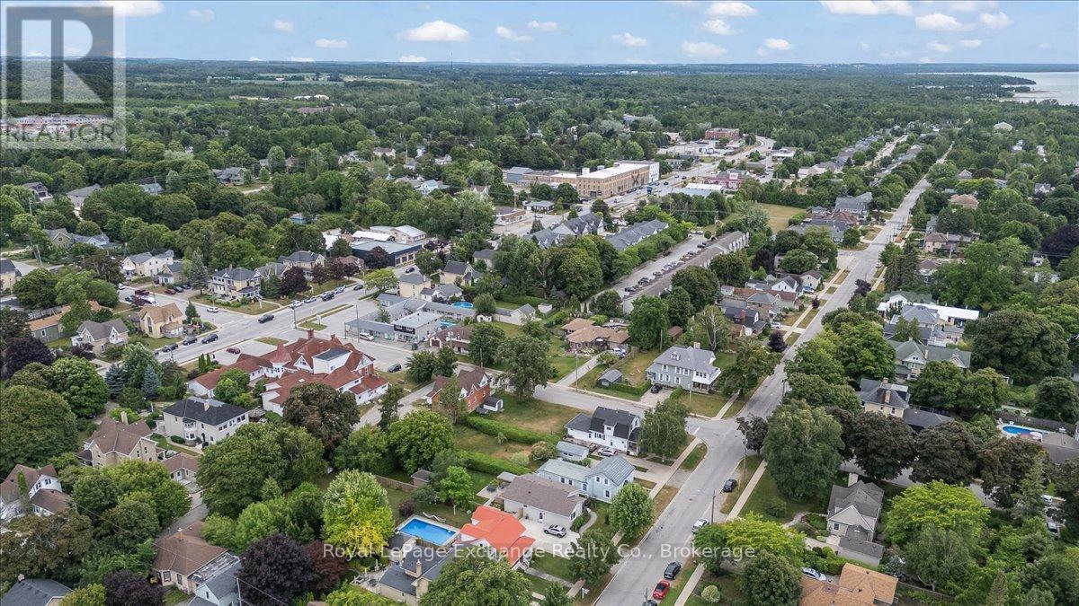 40 Grosvenor Street S, Saugeen Shores, Ontario  N0H 2L0 - Photo 5 - X12360244