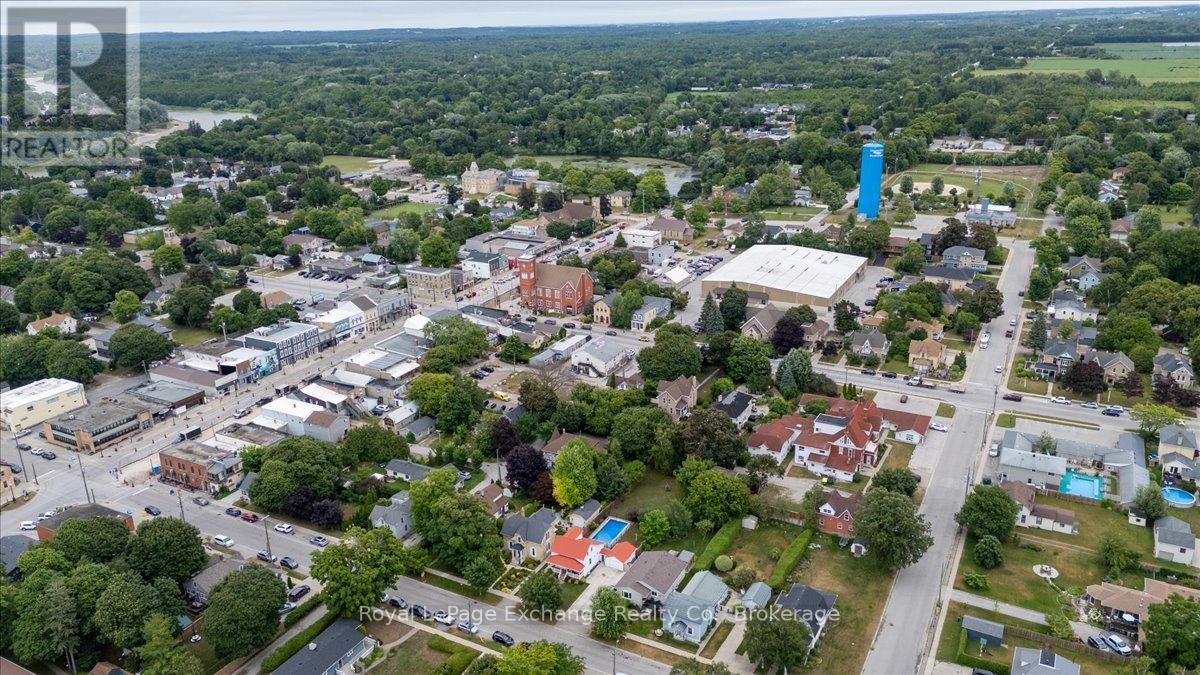40 Grosvenor Street S, Saugeen Shores, Ontario  N0H 2L0 - Photo 6 - X12360244