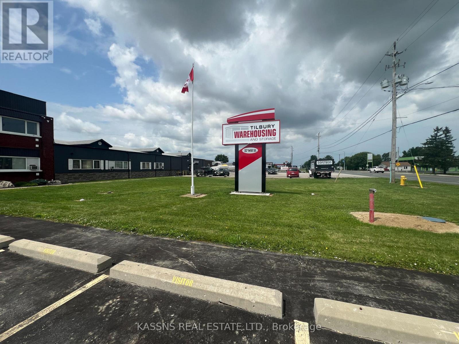 37 Mill Street W, Chatham-Kent, Ontario  N0P 2L0 - Photo 3 - X12360173