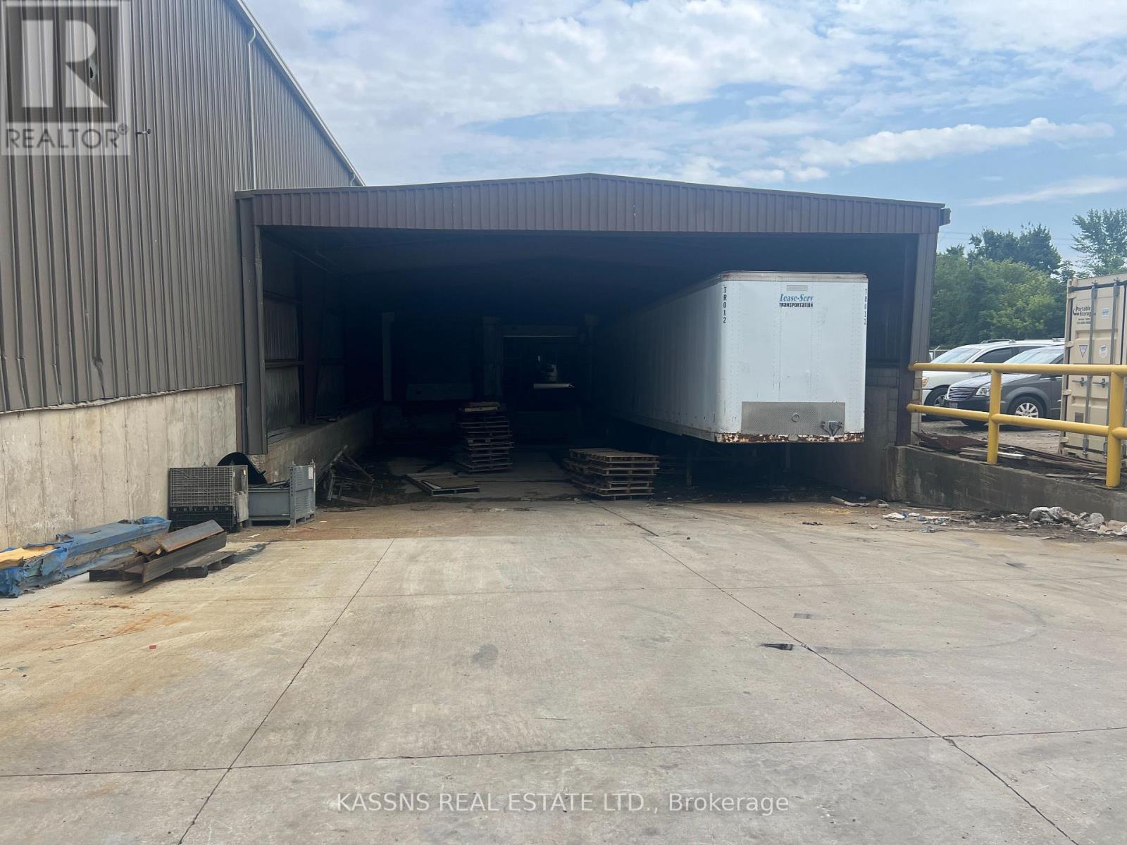 37 Mill Street W, Chatham-Kent, Ontario  N0P 2L0 - Photo 4 - X12360173