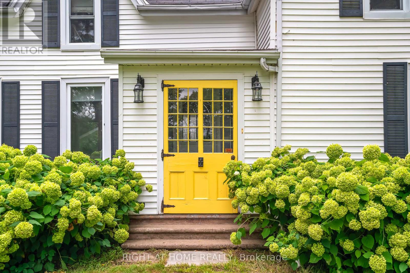 14894 Niagara River Parkway, Niagara-On-The-Lake, Ontario  L0S 1J0 - Photo 11 - X12360174
