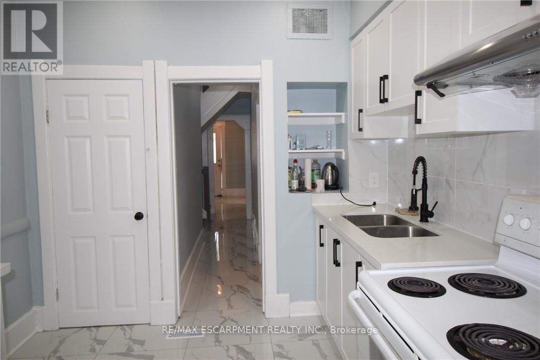 701 Wilson Street, Hamilton, Ontario  L8L 1V5 - Photo 11 - X12360228