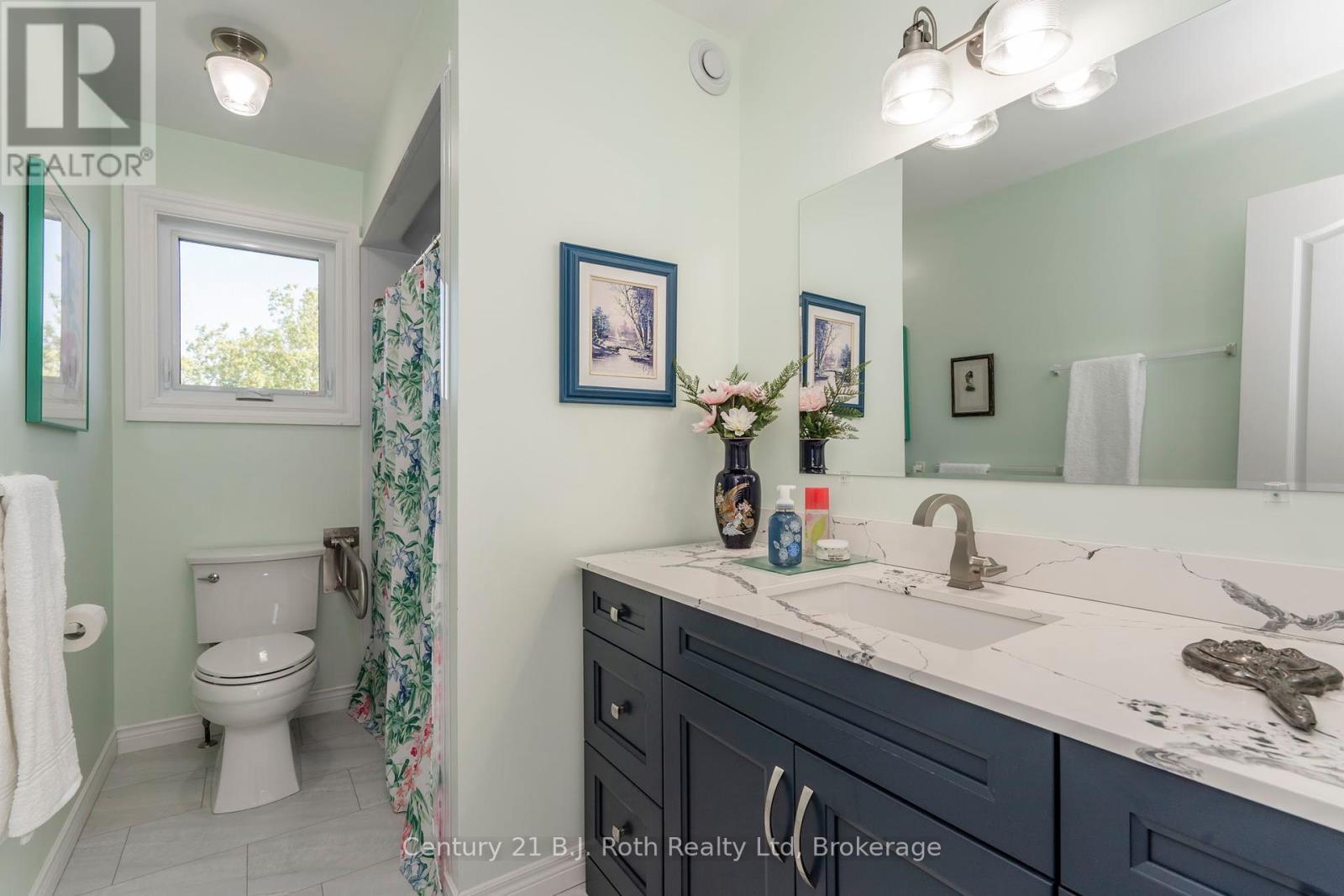17 Charles Street, Penetanguishene, Ontario  L9M 2G6 - Photo 17 - S12360257